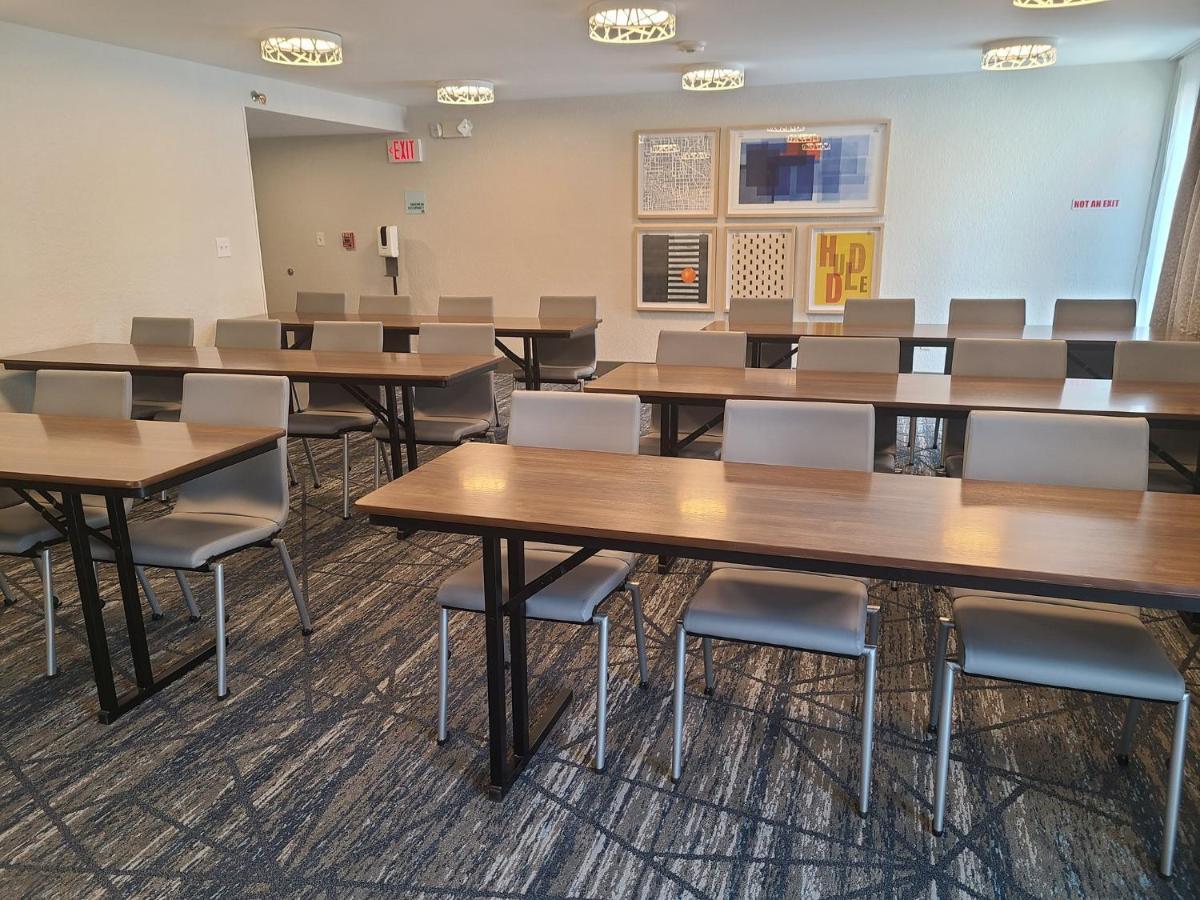 Holiday Inn Express Fort Lauderdale North - Executive Airport By Ihg Exterior photo