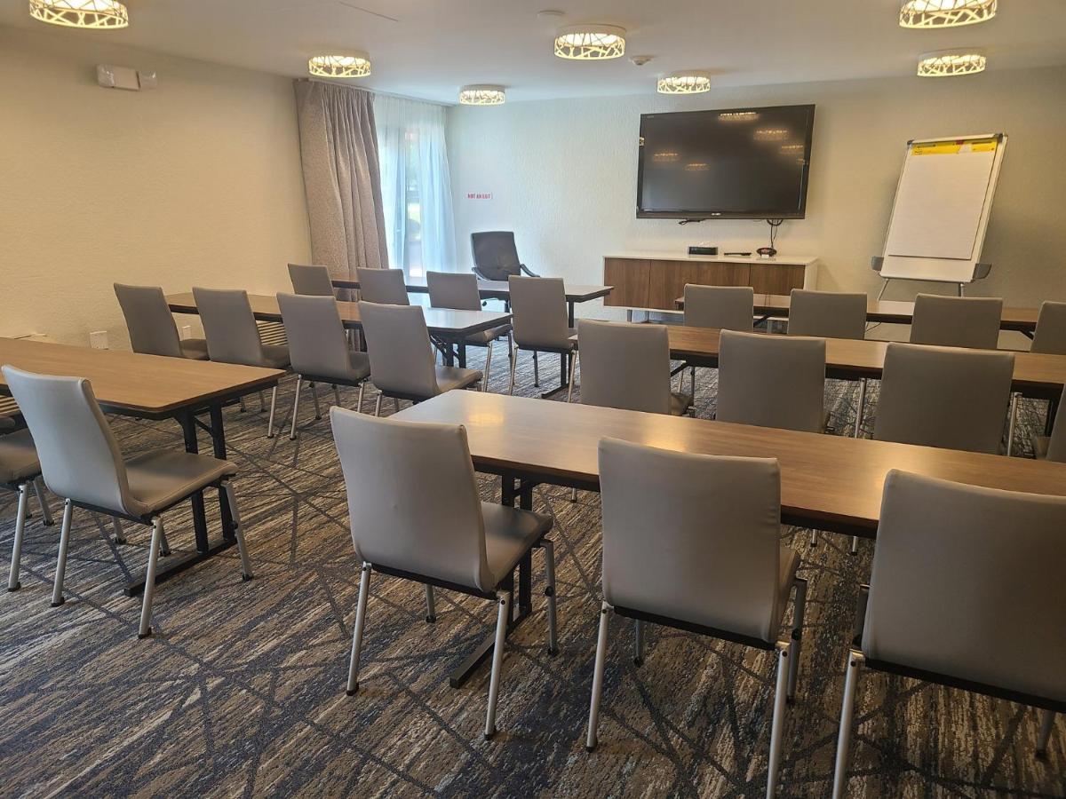 Holiday Inn Express Fort Lauderdale North - Executive Airport By Ihg Exterior photo