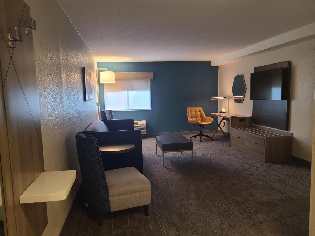 Holiday Inn Express Fort Lauderdale North - Executive Airport By Ihg Exterior photo