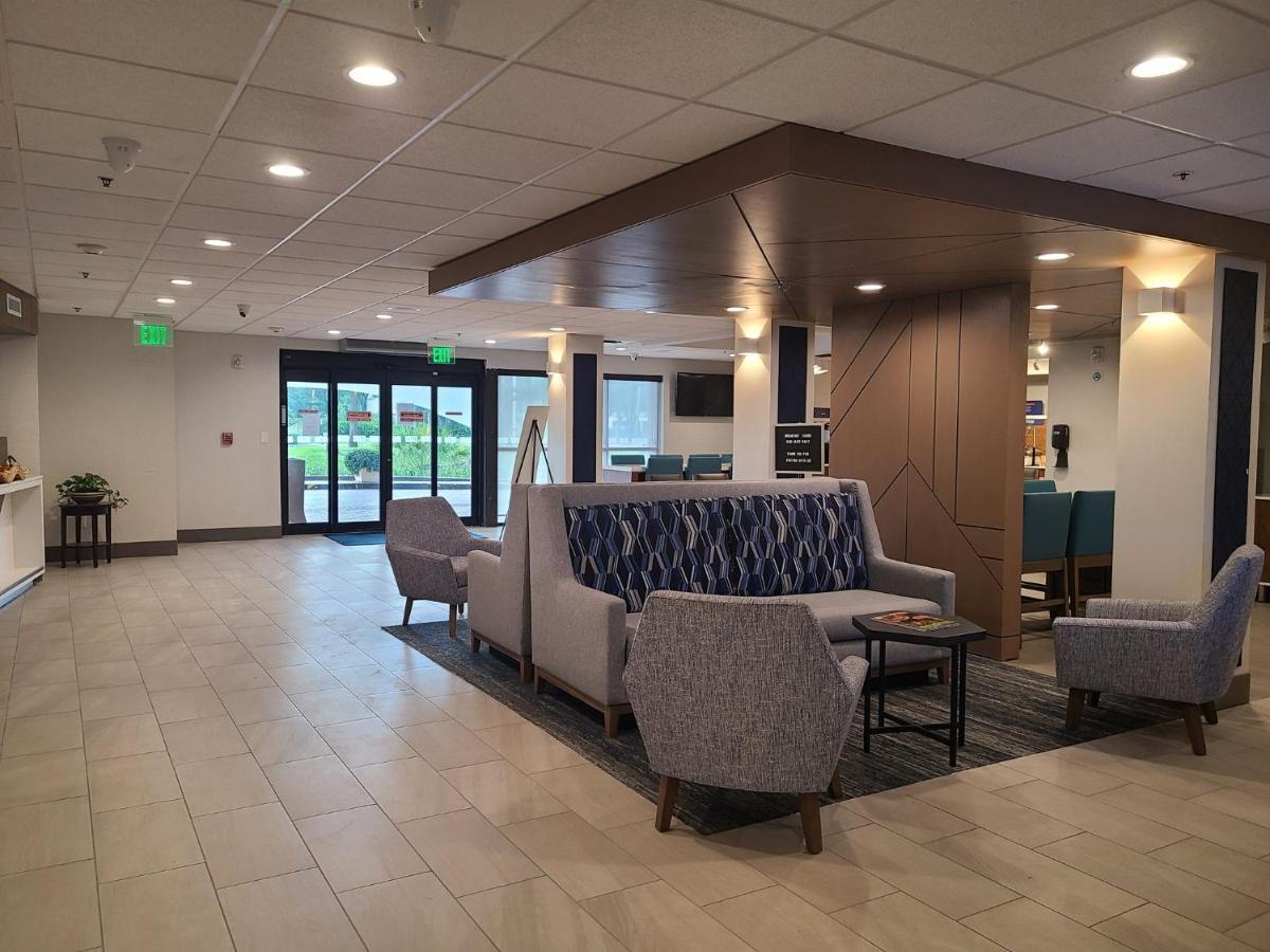 Holiday Inn Express Fort Lauderdale North - Executive Airport By Ihg Exterior photo