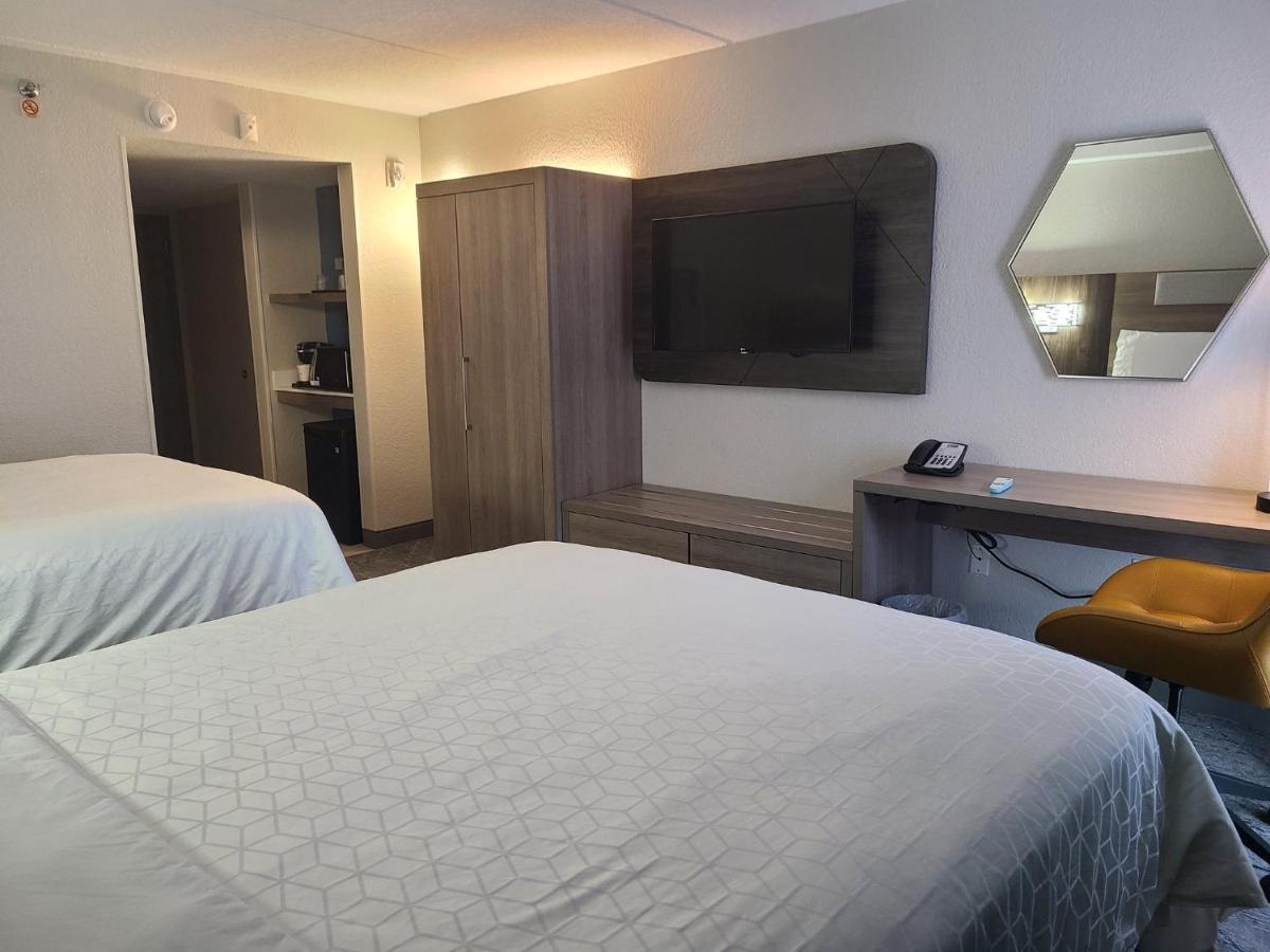 Holiday Inn Express Fort Lauderdale North - Executive Airport By Ihg Exterior photo