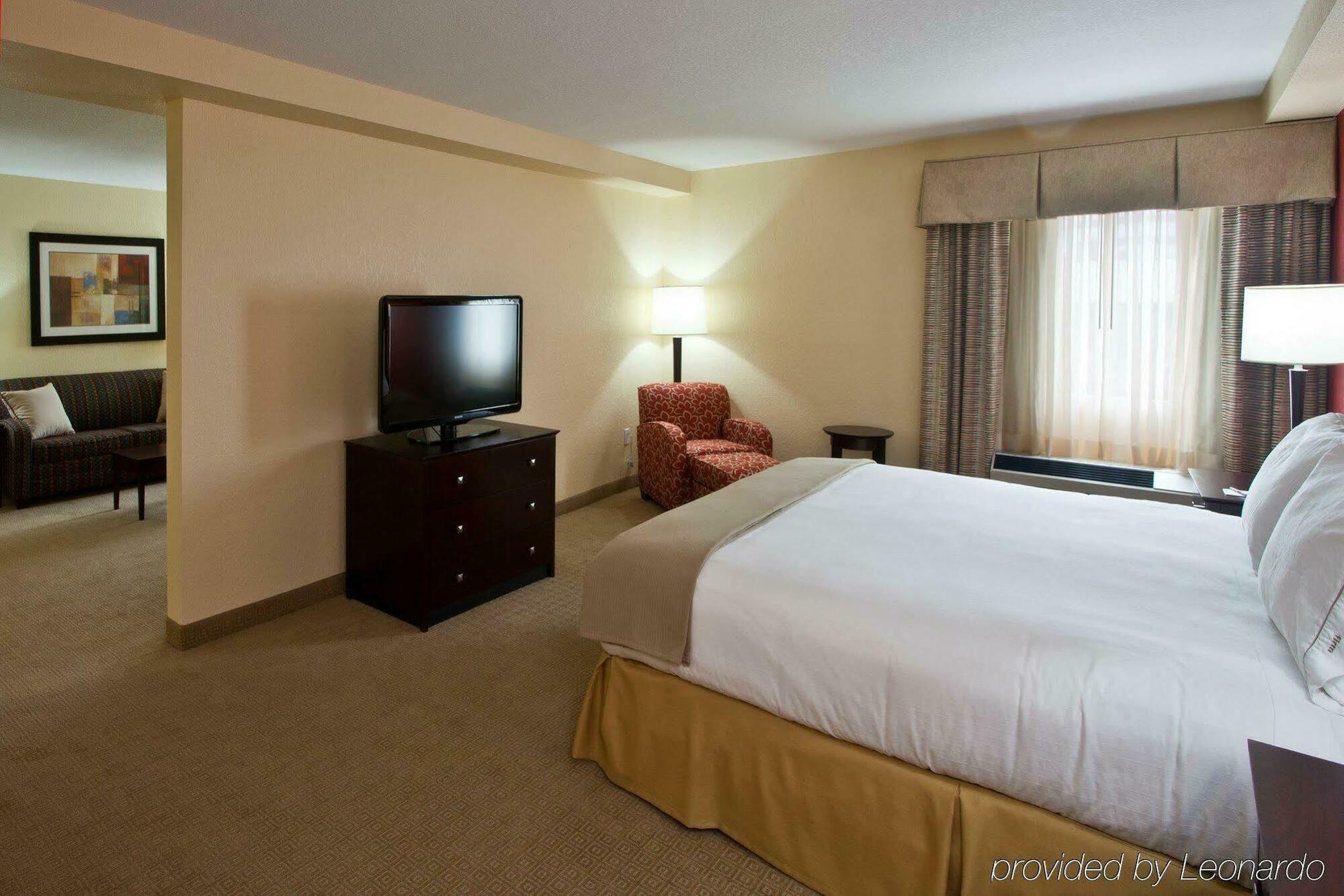 Holiday Inn Express Fort Lauderdale North - Executive Airport By Ihg Room photo